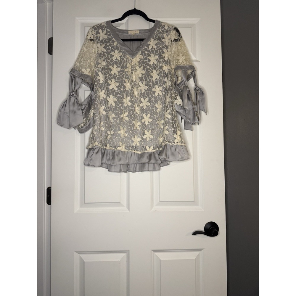 Anthropologie Ryu Lace Overlay Satin Blouse Tie Sleeves Small